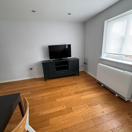 2-Bedroom Flat Walking Distance To Excel London - Perfect Location! Exterior foto