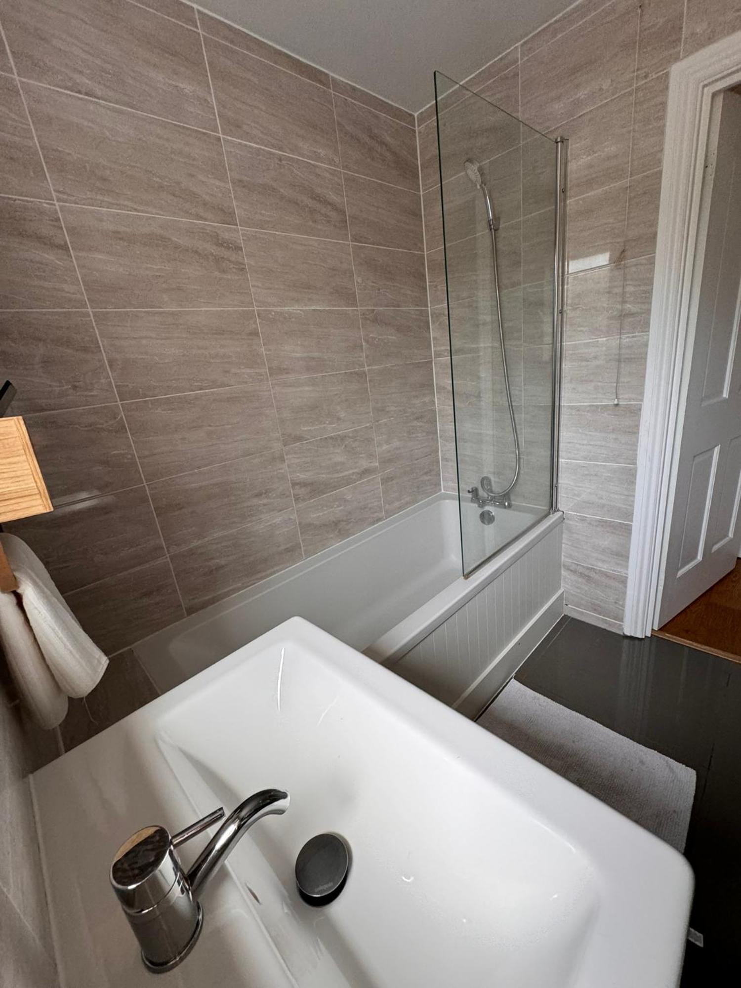 2-Bedroom Flat Walking Distance To Excel London - Perfect Location! Exterior foto