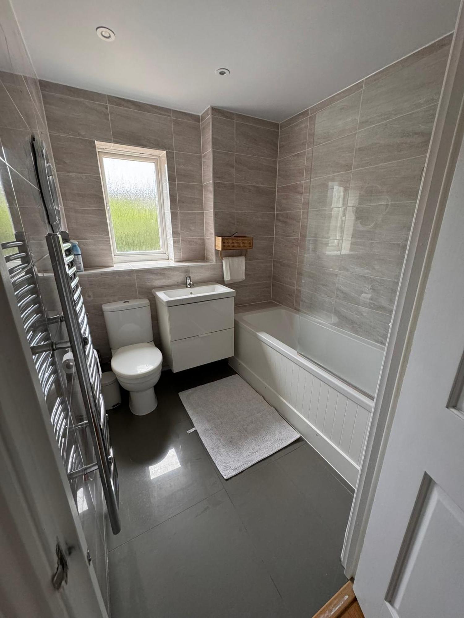 2-Bedroom Flat Walking Distance To Excel London - Perfect Location! Exterior foto