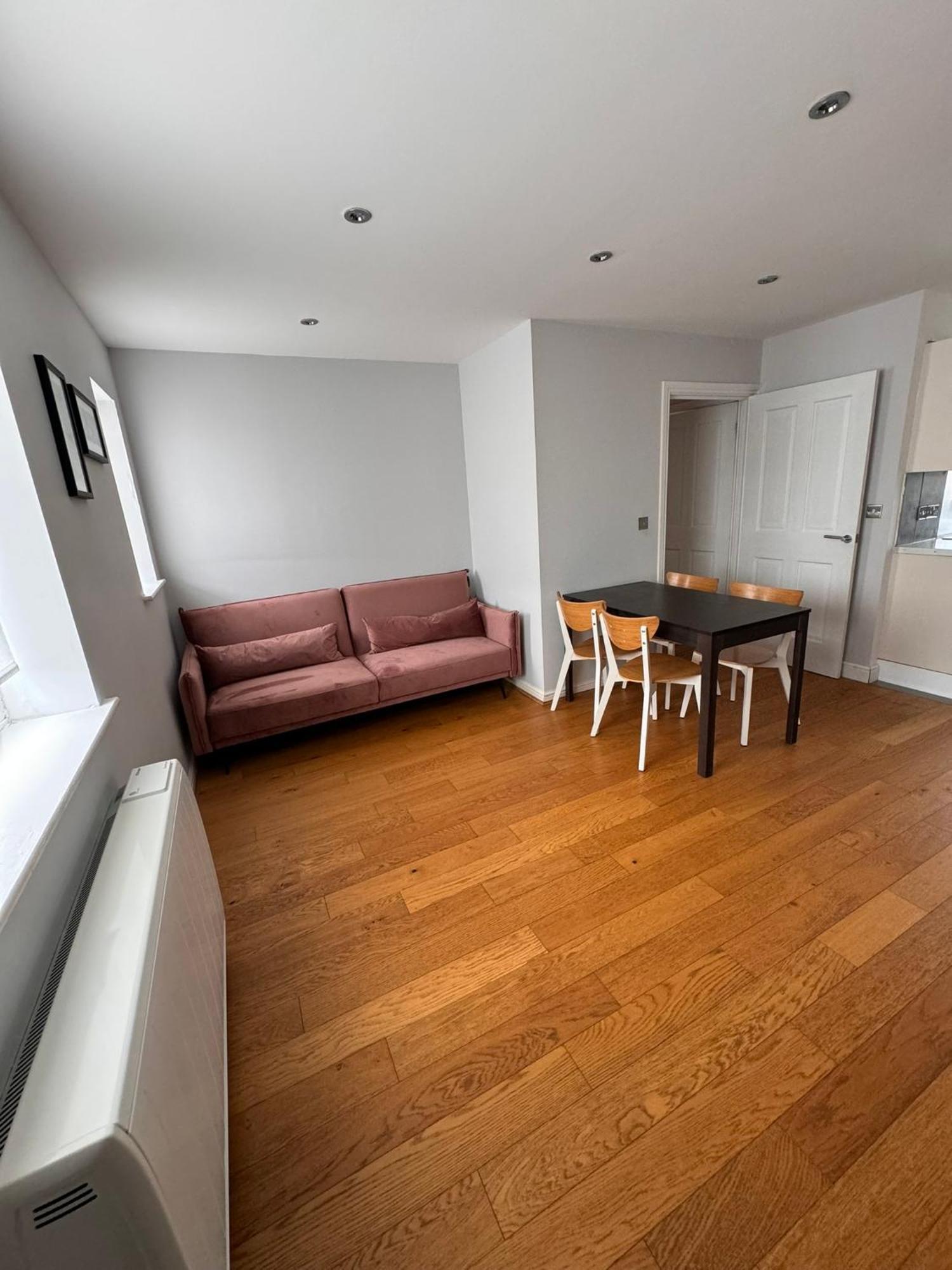 2-Bedroom Flat Walking Distance To Excel London - Perfect Location! Exterior foto